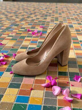 SAM EDLEMAN Beige Suede Round Toe Heels Size 7